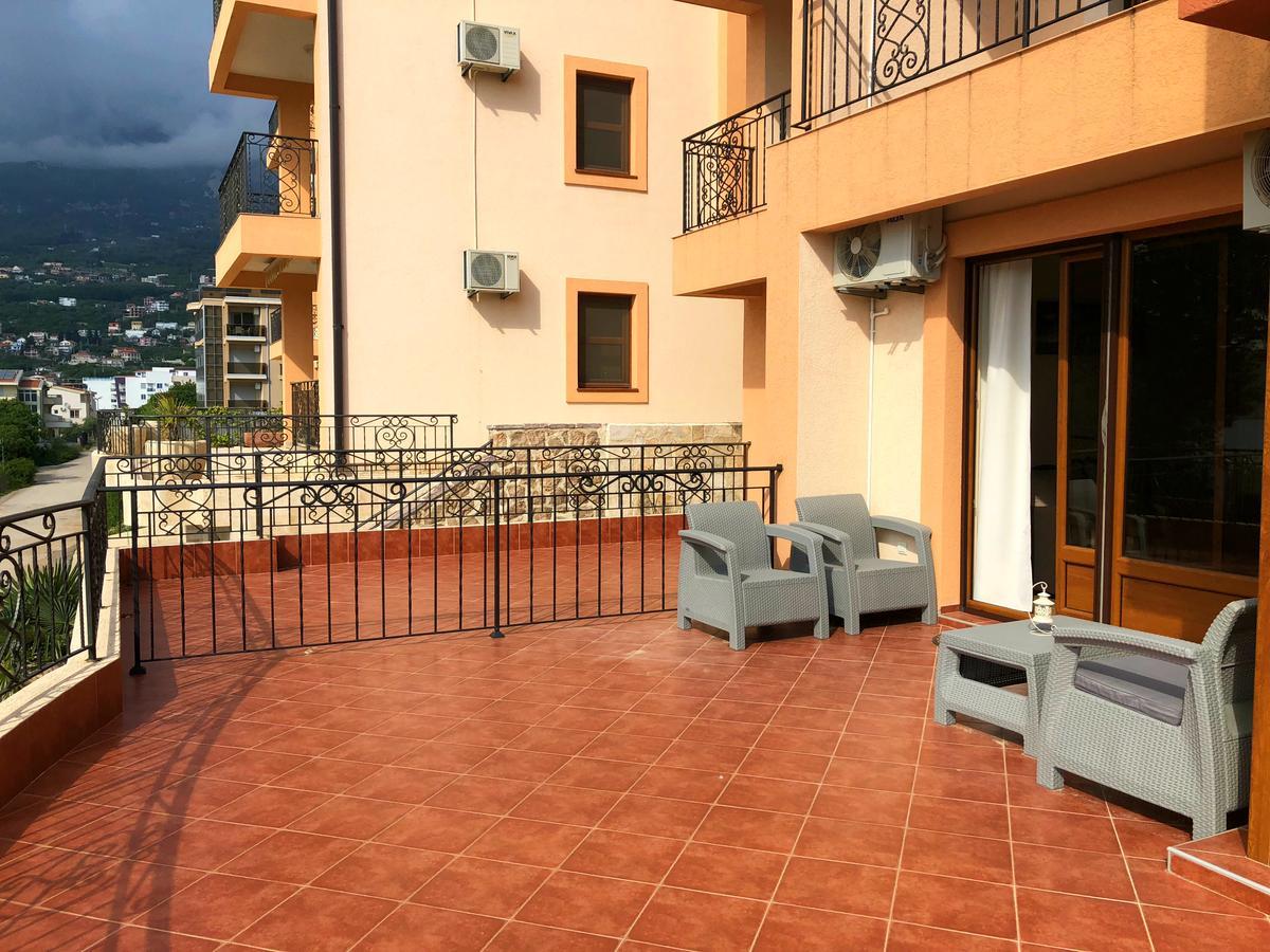 Sun&Sea Apartment Добра вода Екстериор снимка