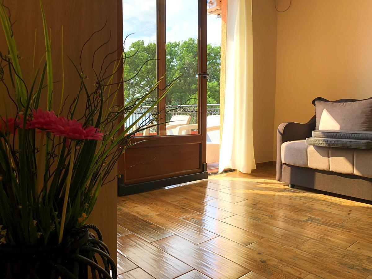 Sun&Sea Apartment Добра вода Екстериор снимка