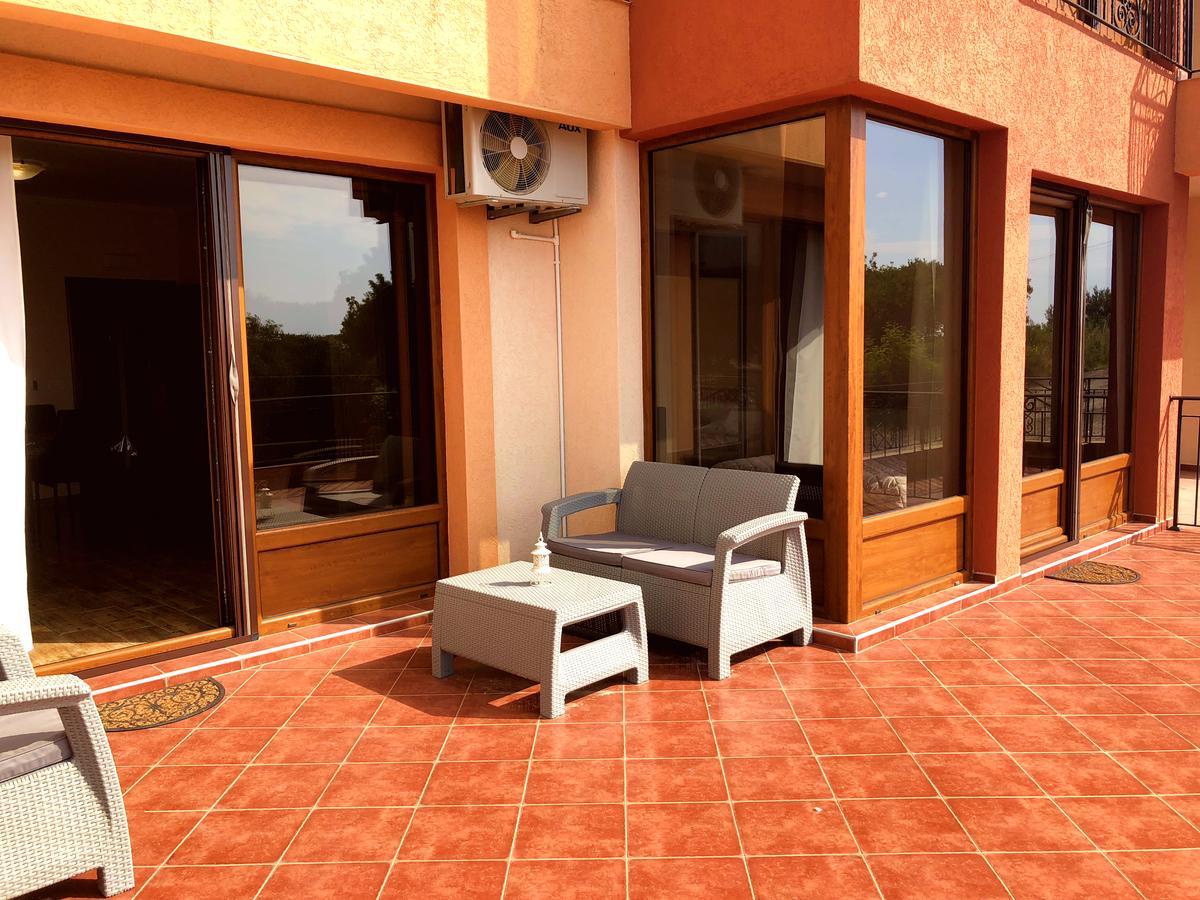 Sun&Sea Apartment Добра вода Екстериор снимка
